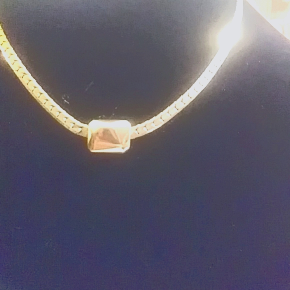 3 Enhansers Vintage avon necklace. - Picture 5 of 5